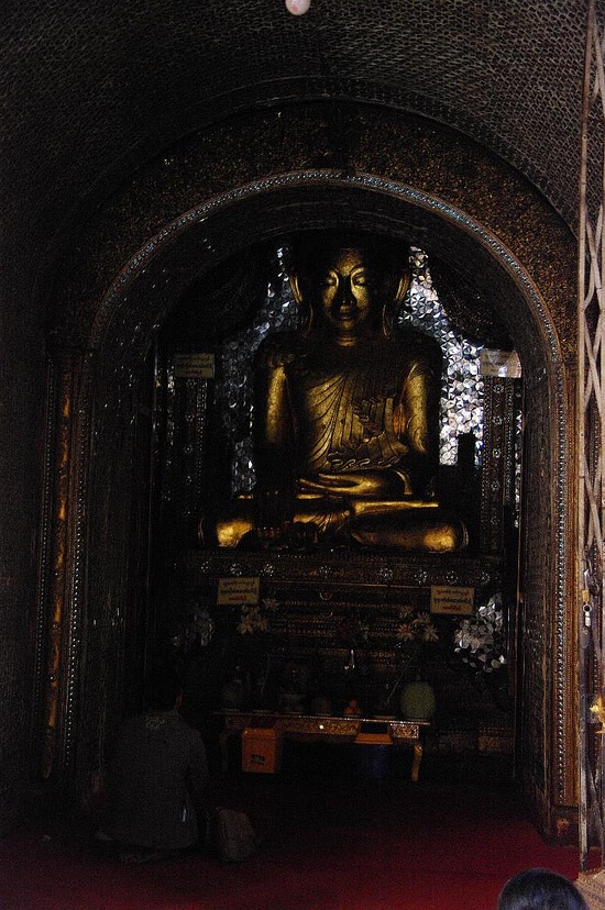 Buddha im Dunkeln