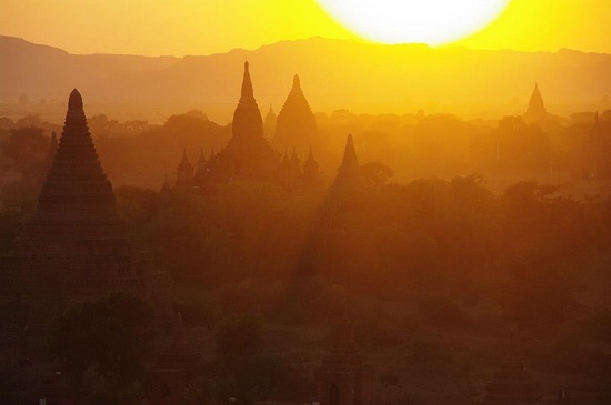 Ueber den Daechern von Bagan