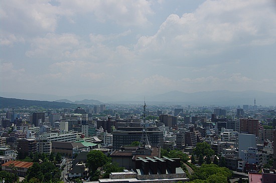 Blick über Kumamoto zum Aso-Vulkan