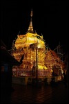 Stupa bei Nacht